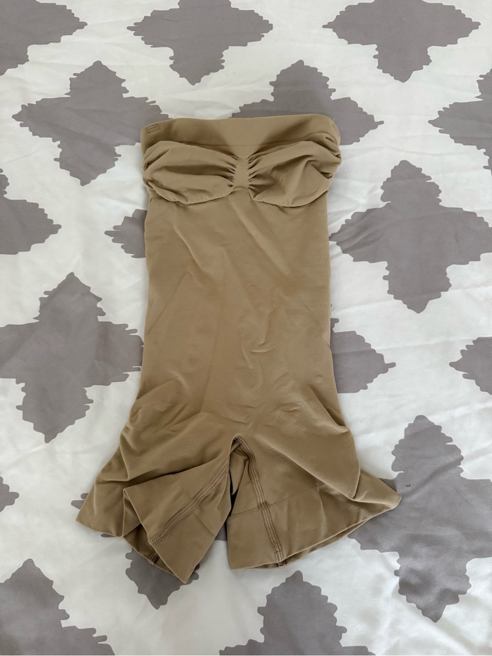 SKIMS Strapless High-Waist Shaping Short — Tan